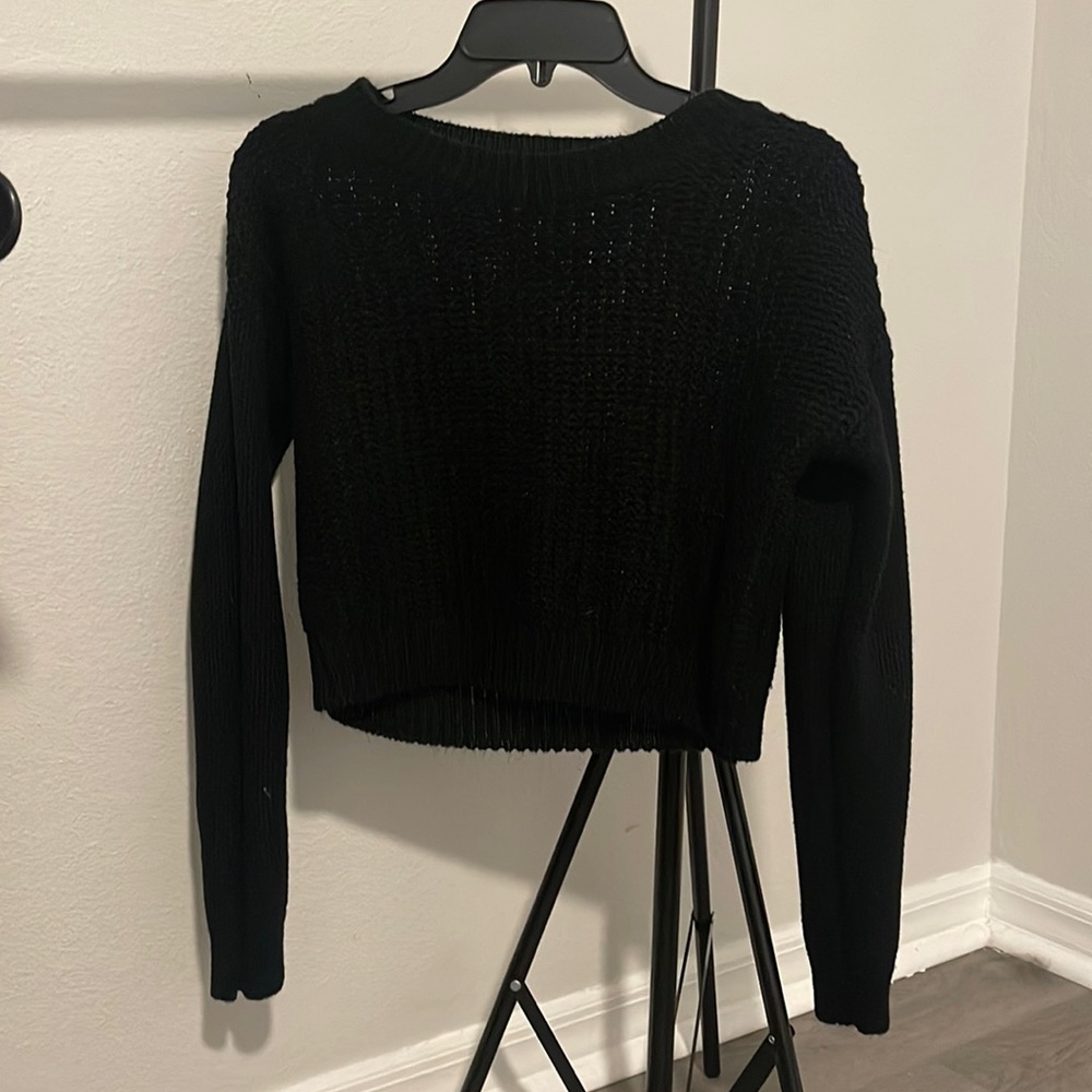 Medium black crop top sweater